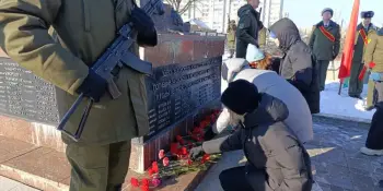 Торжественная церемония возложения цветов к памятникам "Жертвам фашизма" и воинскому захоронению по ул. Заслонова